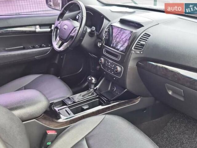 Серый Киа Соренто, объемом двигателя 2 л и пробегом 185 тыс. км за 16900 $, фото 4 на Automoto.ua