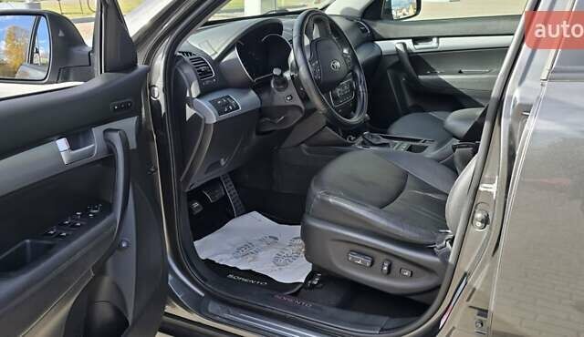 Киа Соренто 2014 в Стрые на Automoto.ua Серый Киа Соренто, объемом двигателя 2.2 л и пробегом 154 тыс. км за 17750 $, фото 49 на Automoto.ua