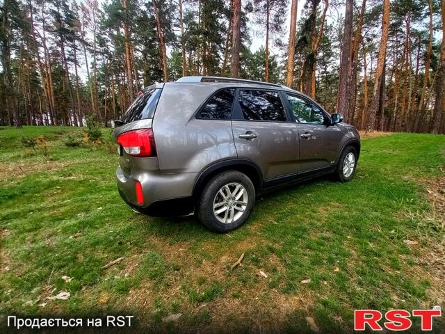Серый Киа Соренто, объемом двигателя 24 л и пробегом 304 тыс. км за 14300 $, фото 3 на Automoto.ua