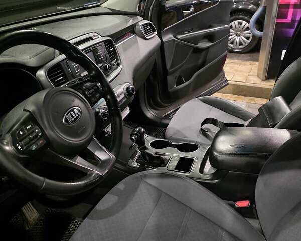 Серый Киа Соренто, объемом двигателя 2.4 л и пробегом 262 тыс. км за 13250 $, фото 7 на Automoto.ua