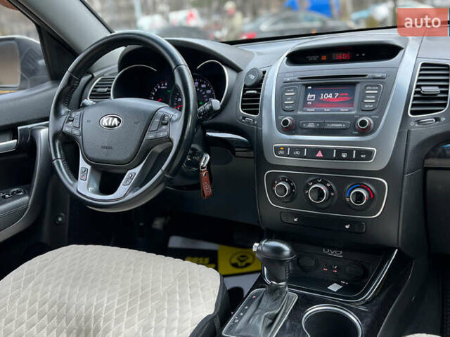Сірий Кіа Соренто, об'ємом двигуна 2.36 л та пробігом 155 тис. км за 14800 $, фото 18 на Automoto.ua