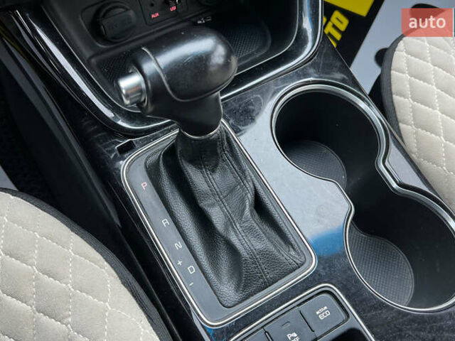 Сірий Кіа Соренто, об'ємом двигуна 2.36 л та пробігом 155 тис. км за 14800 $, фото 16 на Automoto.ua