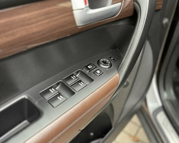 Сірий Кіа Соренто, об'ємом двигуна 2.2 л та пробігом 214 тис. км за 17400 $, фото 17 на Automoto.ua