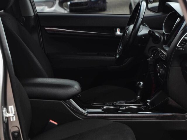 Киа Соренто 2014 в Кривом Роге на Automoto.ua Серый Киа Соренто, объемом двигателя 2.4 л и пробегом 112 тыс. км за 13200 $, фото 12 на Automoto.ua