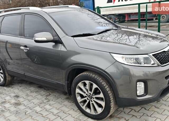 Серый Киа Соренто, объемом двигателя 2 л и пробегом 185 тыс. км за 16900 $, фото 3 на Automoto.ua