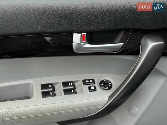 Сірий Кіа Соренто, об'ємом двигуна 2.36 л та пробігом 193 тис. км за 12300 $, фото 27 на Automoto.ua