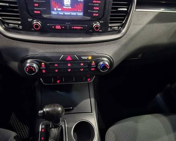 Серый Киа Соренто, объемом двигателя 2.4 л и пробегом 262 тыс. км за 13250 $, фото 3 на Automoto.ua