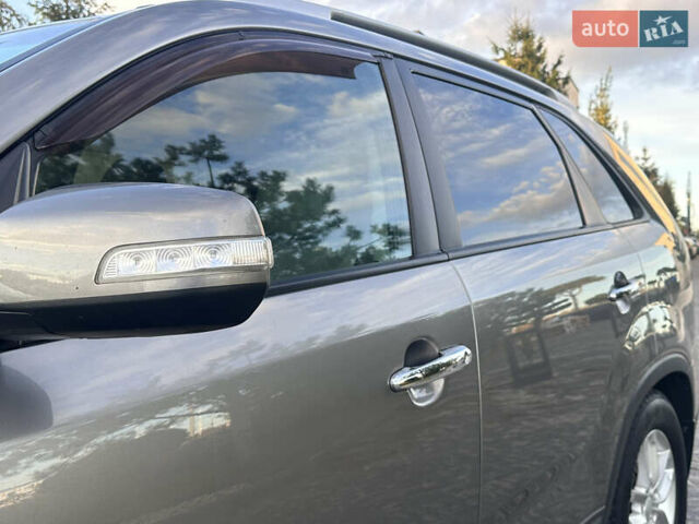 Сірий Кіа Соренто, об'ємом двигуна 2.35 л та пробігом 191 тис. км за 14500 $, фото 13 на Automoto.ua