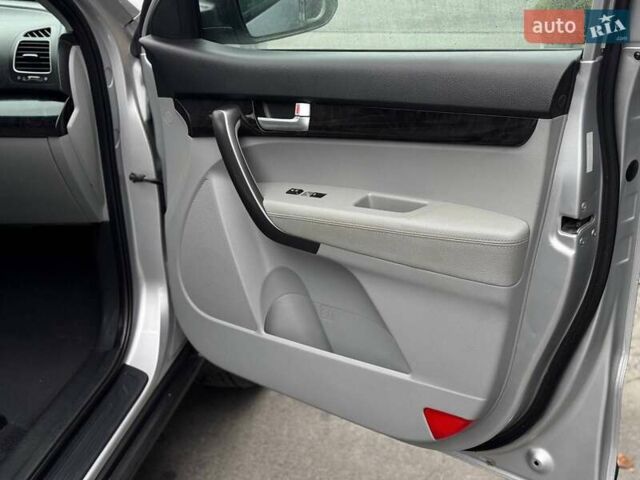 Сірий Кіа Соренто, об'ємом двигуна 2.36 л та пробігом 193 тис. км за 12300 $, фото 45 на Automoto.ua