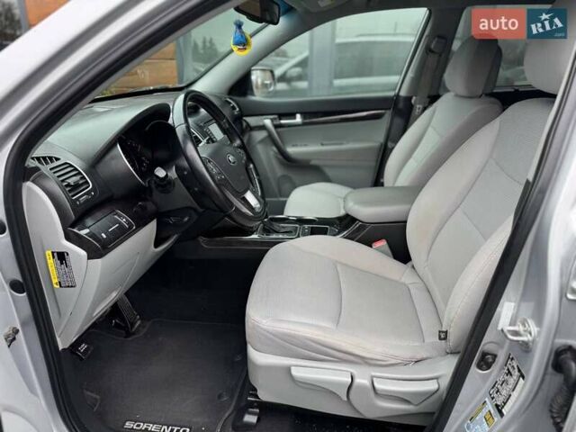 Сірий Кіа Соренто, об'ємом двигуна 2.36 л та пробігом 193 тис. км за 12300 $, фото 28 на Automoto.ua