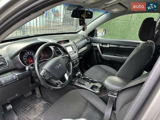 Серый Киа Соренто, объемом двигателя 2.36 л и пробегом 1 тыс. км за 12500 $, фото 11 на Automoto.ua