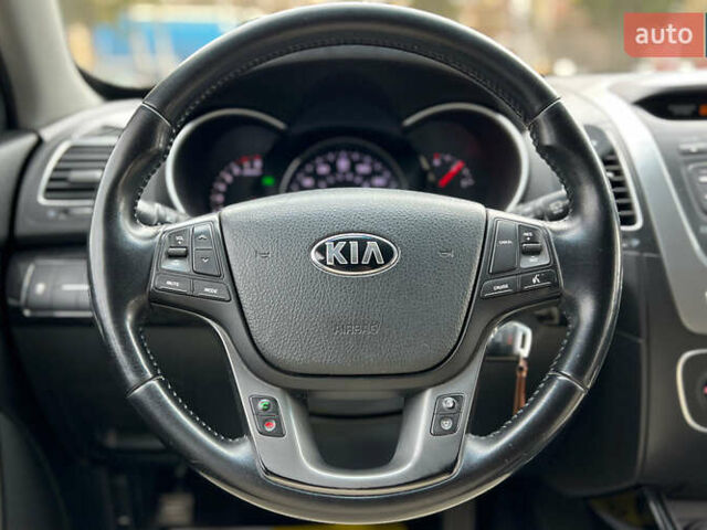 Сірий Кіа Соренто, об'ємом двигуна 2.36 л та пробігом 155 тис. км за 14800 $, фото 9 на Automoto.ua