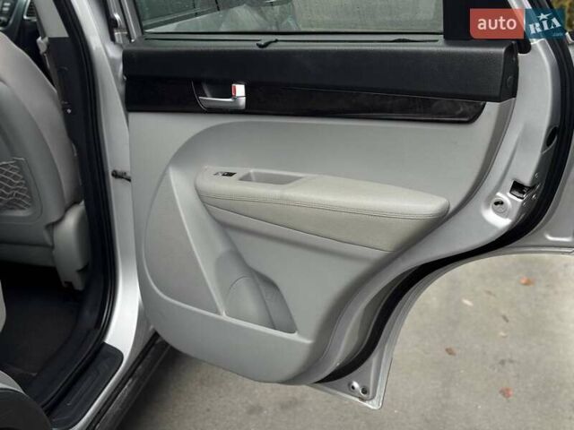 Сірий Кіа Соренто, об'ємом двигуна 2.36 л та пробігом 193 тис. км за 12300 $, фото 48 на Automoto.ua