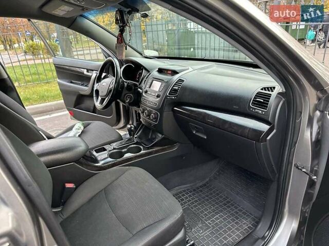 Серый Киа Соренто, объемом двигателя 2.36 л и пробегом 1 тыс. км за 12500 $, фото 16 на Automoto.ua
