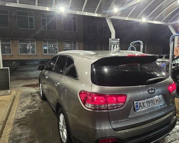 Серый Киа Соренто, объемом двигателя 2.4 л и пробегом 262 тыс. км за 13250 $, фото 2 на Automoto.ua