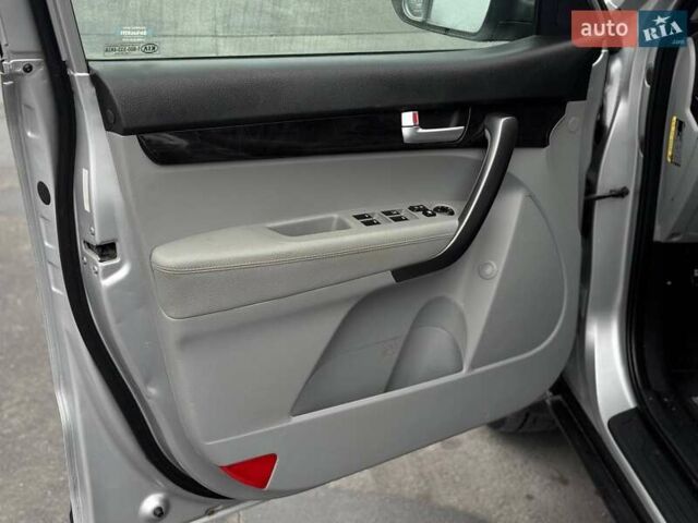 Сірий Кіа Соренто, об'ємом двигуна 2.36 л та пробігом 193 тис. км за 12300 $, фото 26 на Automoto.ua