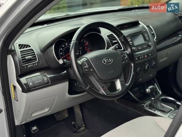Сірий Кіа Соренто, об'ємом двигуна 2.36 л та пробігом 193 тис. км за 12300 $, фото 29 на Automoto.ua