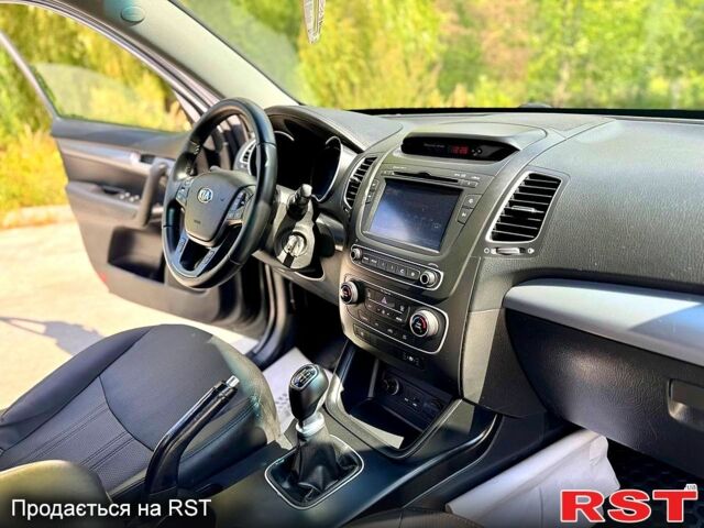 Серый Киа Соренто, объемом двигателя 2 л и пробегом 188 тыс. км за 14200 $, фото 4 на Automoto.ua