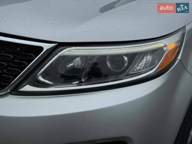 Сірий Кіа Соренто, об'ємом двигуна 2.36 л та пробігом 193 тис. км за 12300 $, фото 9 на Automoto.ua