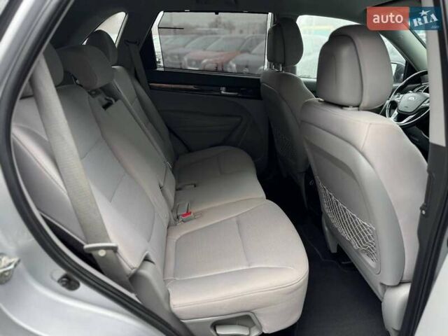 Сірий Кіа Соренто, об'ємом двигуна 2.36 л та пробігом 193 тис. км за 12300 $, фото 49 на Automoto.ua