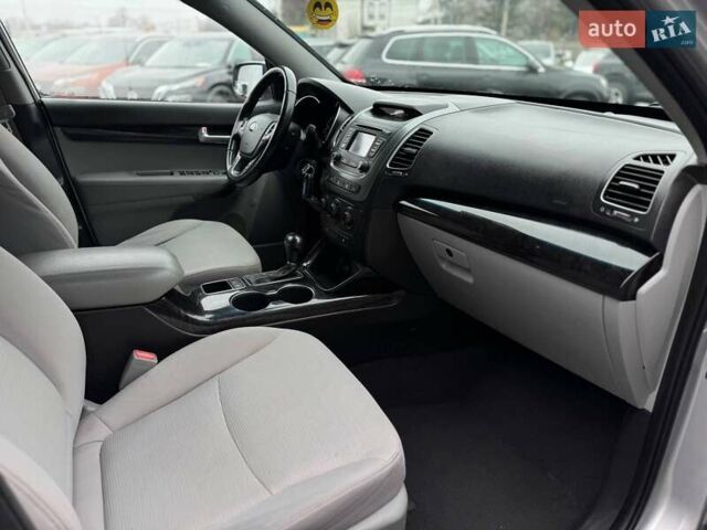 Сірий Кіа Соренто, об'ємом двигуна 2.36 л та пробігом 193 тис. км за 12300 $, фото 47 на Automoto.ua