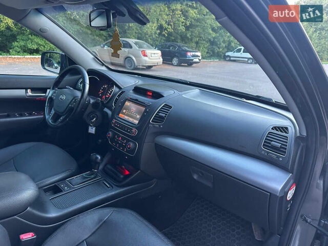 Сірий Кіа Соренто, об'ємом двигуна 2.2 л та пробігом 220 тис. км за 15900 $, фото 16 на Automoto.ua