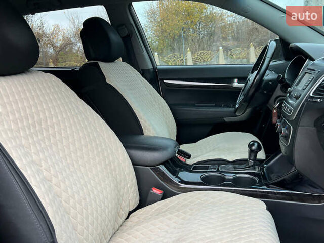 Сірий Кіа Соренто, об'ємом двигуна 2.36 л та пробігом 155 тис. км за 14800 $, фото 17 на Automoto.ua