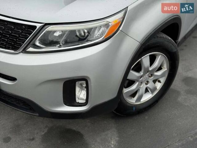 Сірий Кіа Соренто, об'ємом двигуна 2.36 л та пробігом 193 тис. км за 12300 $, фото 3 на Automoto.ua