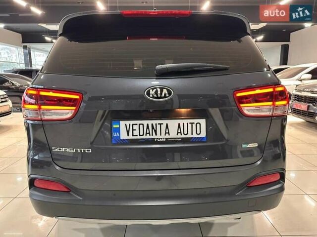 Сірий Кіа Соренто, об'ємом двигуна 2 л та пробігом 158 тис. км за 18900 $, фото 4 на Automoto.ua