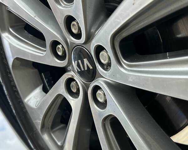 Киа Соренто 2014 в Ивано-Франковске на Automoto.ua Серый Киа Соренто, объемом двигателя 2.2 л и пробегом 221 тыс. км за 17499 $, фото 110 на Automoto.ua