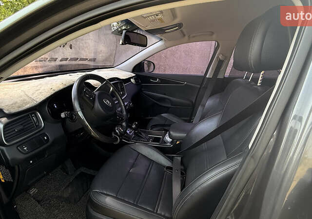 Кіа Соренто 2014 у Белгород-Днестровском на Automoto.ua Сірий Кіа Соренто, об'ємом двигуна 2 л та пробігом 205 тис. км за 18500 $, фото 18 на Automoto.ua