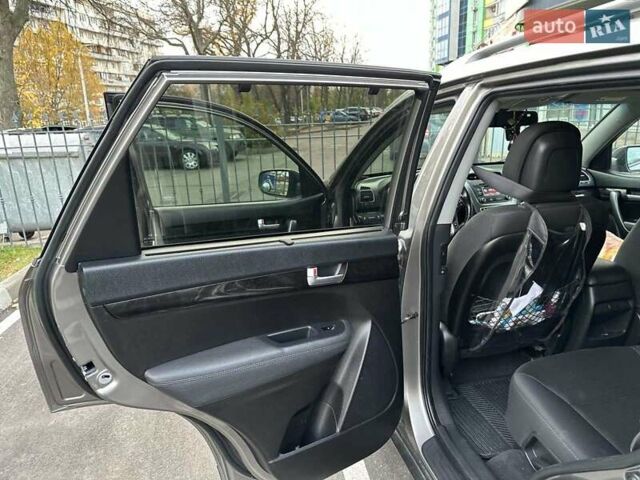 Серый Киа Соренто, объемом двигателя 2.36 л и пробегом 1 тыс. км за 12500 $, фото 20 на Automoto.ua