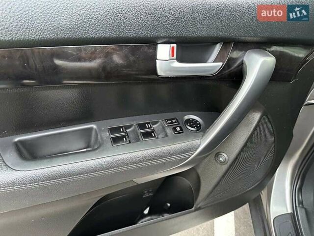 Серый Киа Соренто, объемом двигателя 2.36 л и пробегом 1 тыс. км за 12500 $, фото 10 на Automoto.ua