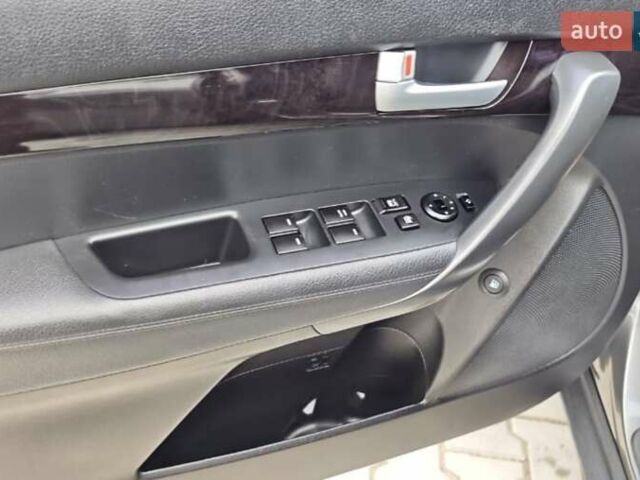 Серый Киа Соренто, объемом двигателя 2 л и пробегом 185 тыс. км за 16900 $, фото 8 на Automoto.ua