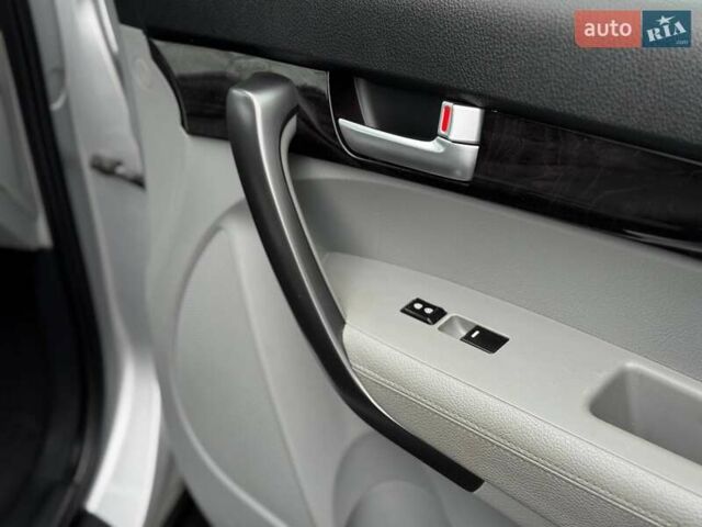 Сірий Кіа Соренто, об'ємом двигуна 2.36 л та пробігом 193 тис. км за 12300 $, фото 46 на Automoto.ua