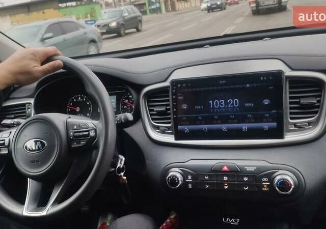 Сірий Кіа Соренто, об'ємом двигуна 2.4 л та пробігом 128 тис. км за 15600 $, фото 3 на Automoto.ua