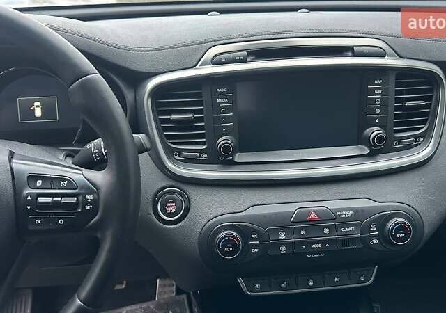 Сірий Кіа Соренто, об'ємом двигуна 2.2 л та пробігом 180 тис. км за 18500 $, фото 16 на Automoto.ua