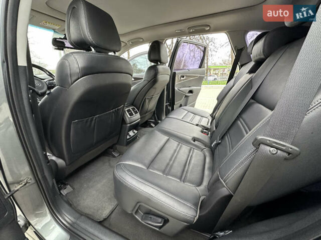 Сірий Кіа Соренто, об'ємом двигуна 2.2 л та пробігом 180 тис. км за 18500 $, фото 4 на Automoto.ua
