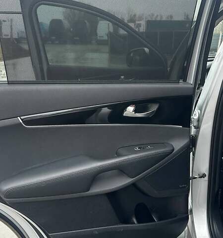 Сірий Кіа Соренто, об'ємом двигуна 2.2 л та пробігом 180 тис. км за 18500 $, фото 8 на Automoto.ua