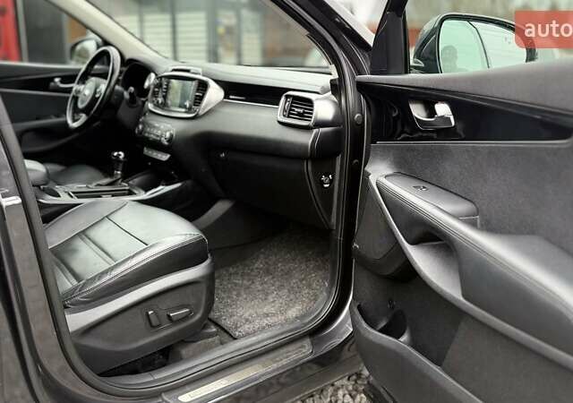 Киа Соренто 2015 в Хмельницком на Automoto.ua Серый Киа Соренто, объемом двигателя 2.2 л и пробегом 180 тыс. км за 22000 $, фото 6 на Automoto.ua