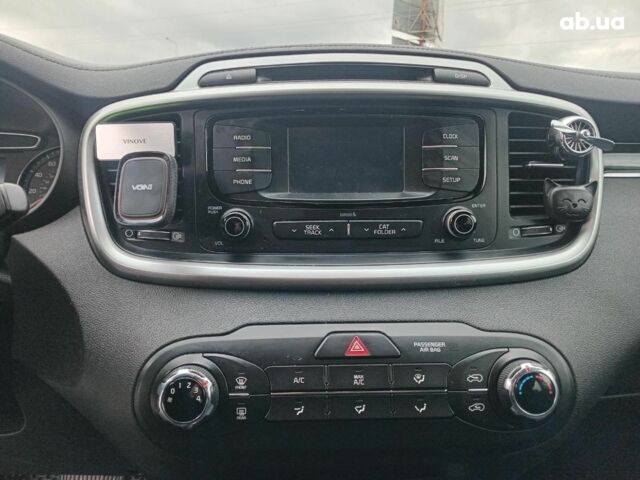 Сірий Кіа Соренто, об'ємом двигуна 3.3 л та пробігом 198 тис. км за 16990 $, фото 16 на Automoto.ua