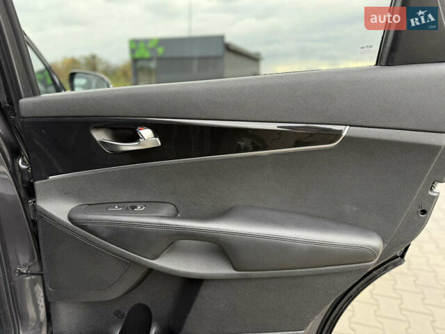 Киа Соренто 2015 в Луцке на Automoto.ua Серый Киа Соренто, объемом двигателя 2 л и пробегом 238 тыс. км за 17700 $, фото 42 на Automoto.ua