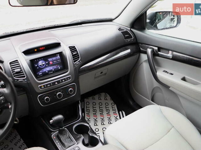 Серый Киа Соренто, объемом двигателя 2.4 л и пробегом 77 тыс. км за 12900 $, фото 39 на Automoto.ua