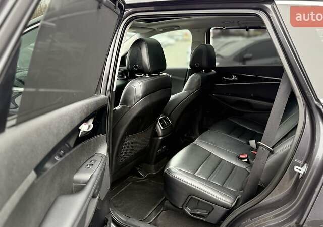 Киа Соренто 2015 в Хмельницком на Automoto.ua Серый Киа Соренто, объемом двигателя 2.2 л и пробегом 180 тыс. км за 22000 $, фото 7 на Automoto.ua