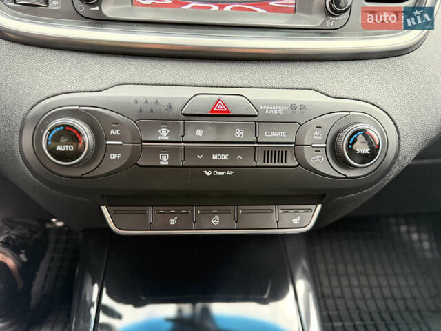 Киа Соренто 2015 в Луцке на Automoto.ua Серый Киа Соренто, объемом двигателя 2 л и пробегом 238 тыс. км за 17700 $, фото 56 на Automoto.ua