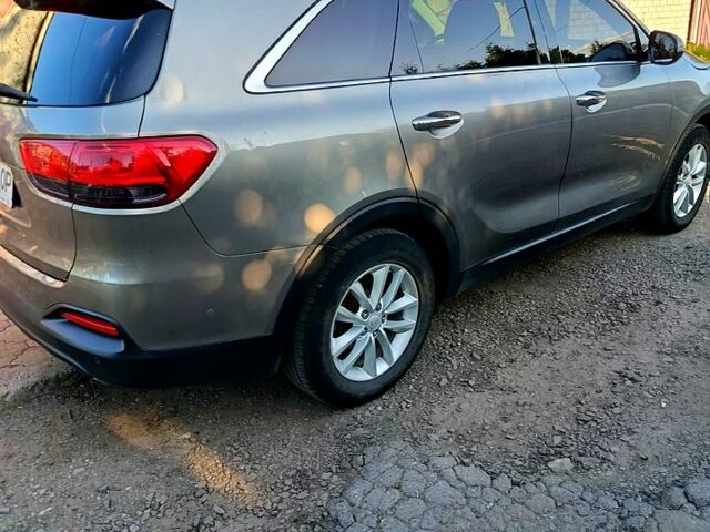 Серый Киа Соренто, объемом двигателя 2.4 л и пробегом 135 тыс. км за 14000 $, фото 6 на Automoto.ua