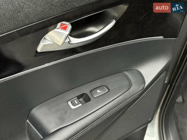 Сірий Кіа Соренто, об'ємом двигуна 2.2 л та пробігом 180 тис. км за 18500 $, фото 35 на Automoto.ua