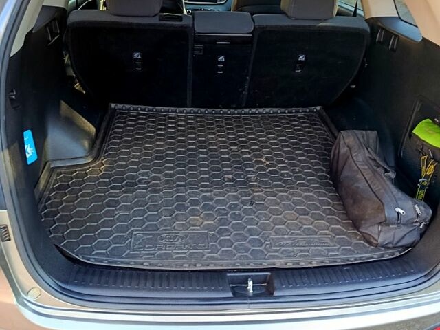 Серый Киа Соренто, объемом двигателя 2.4 л и пробегом 135 тыс. км за 14000 $, фото 8 на Automoto.ua