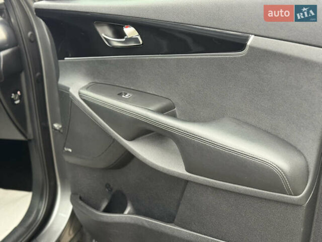 Серый Киа Соренто, объемом двигателя 2.2 л и пробегом 193 тыс. км за 22222 $, фото 45 на Automoto.ua