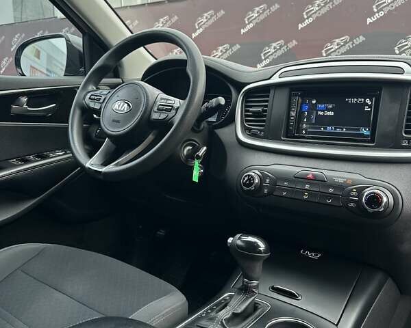 Серый Киа Соренто, объемом двигателя 2.36 л и пробегом 121 тыс. км за 14700 $, фото 26 на Automoto.ua